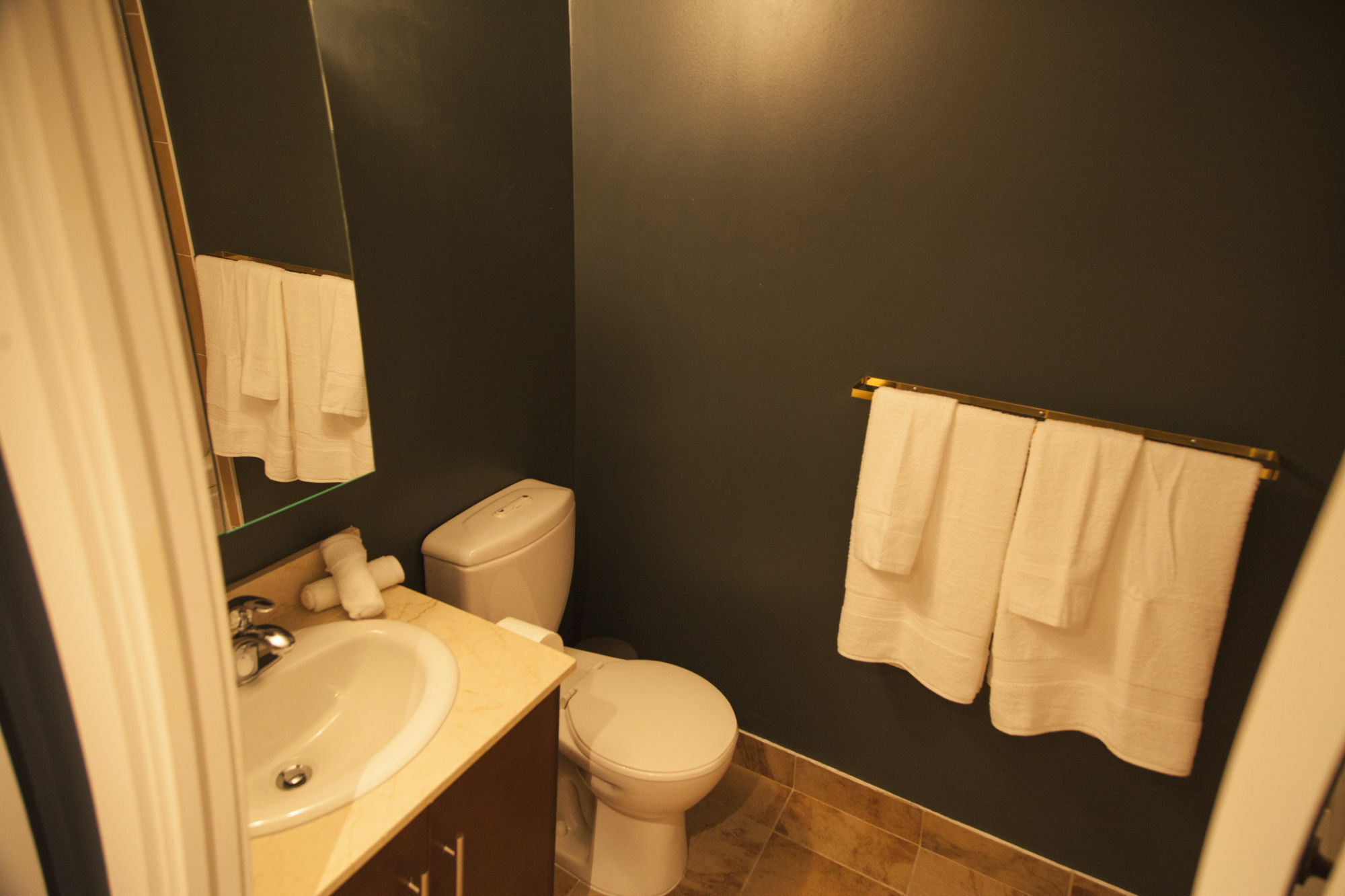 Red Maple Suites - Blue Jays Way Торонто Екстериор снимка
