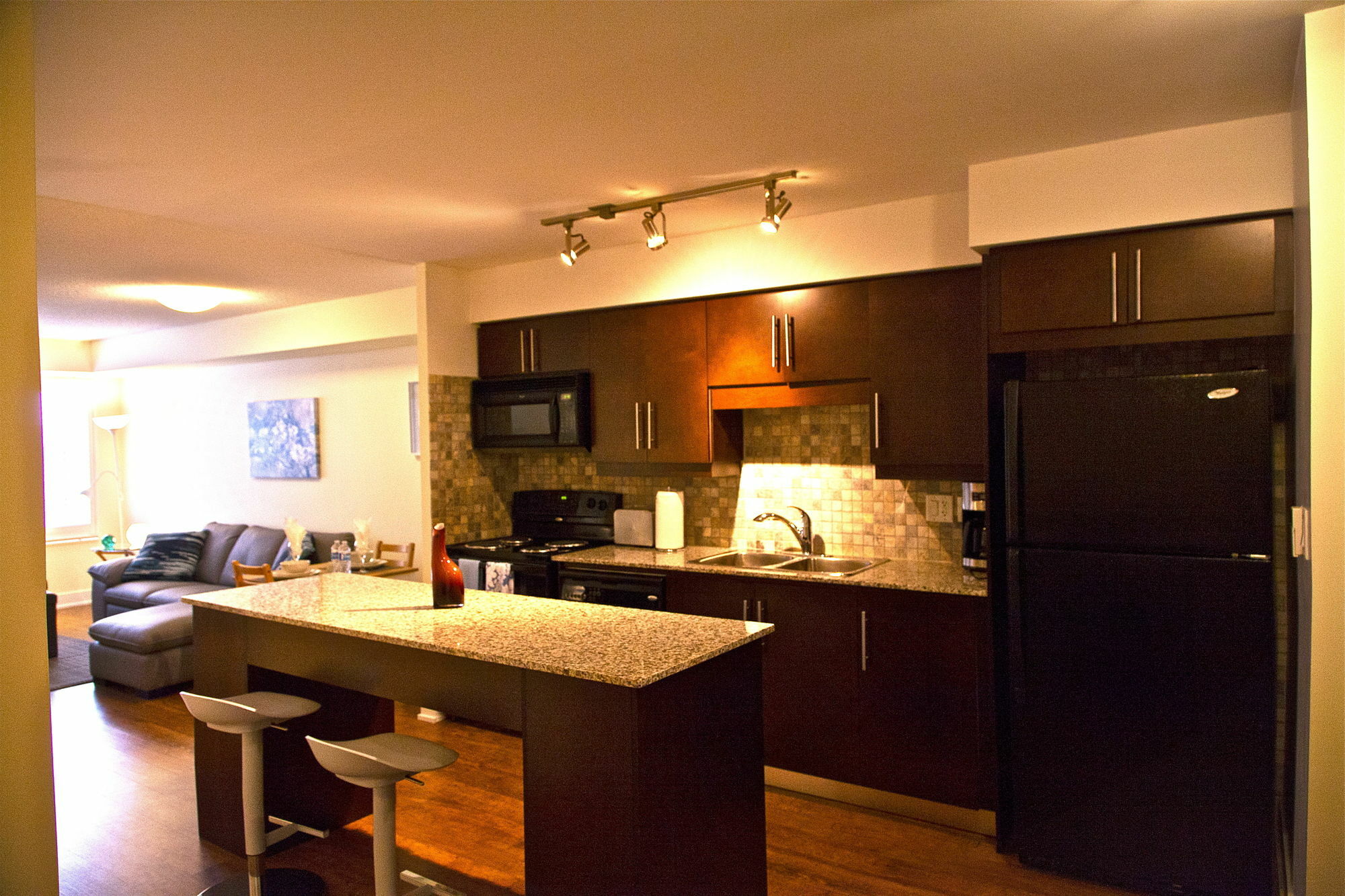 Red Maple Suites - Blue Jays Way Торонто Екстериор снимка