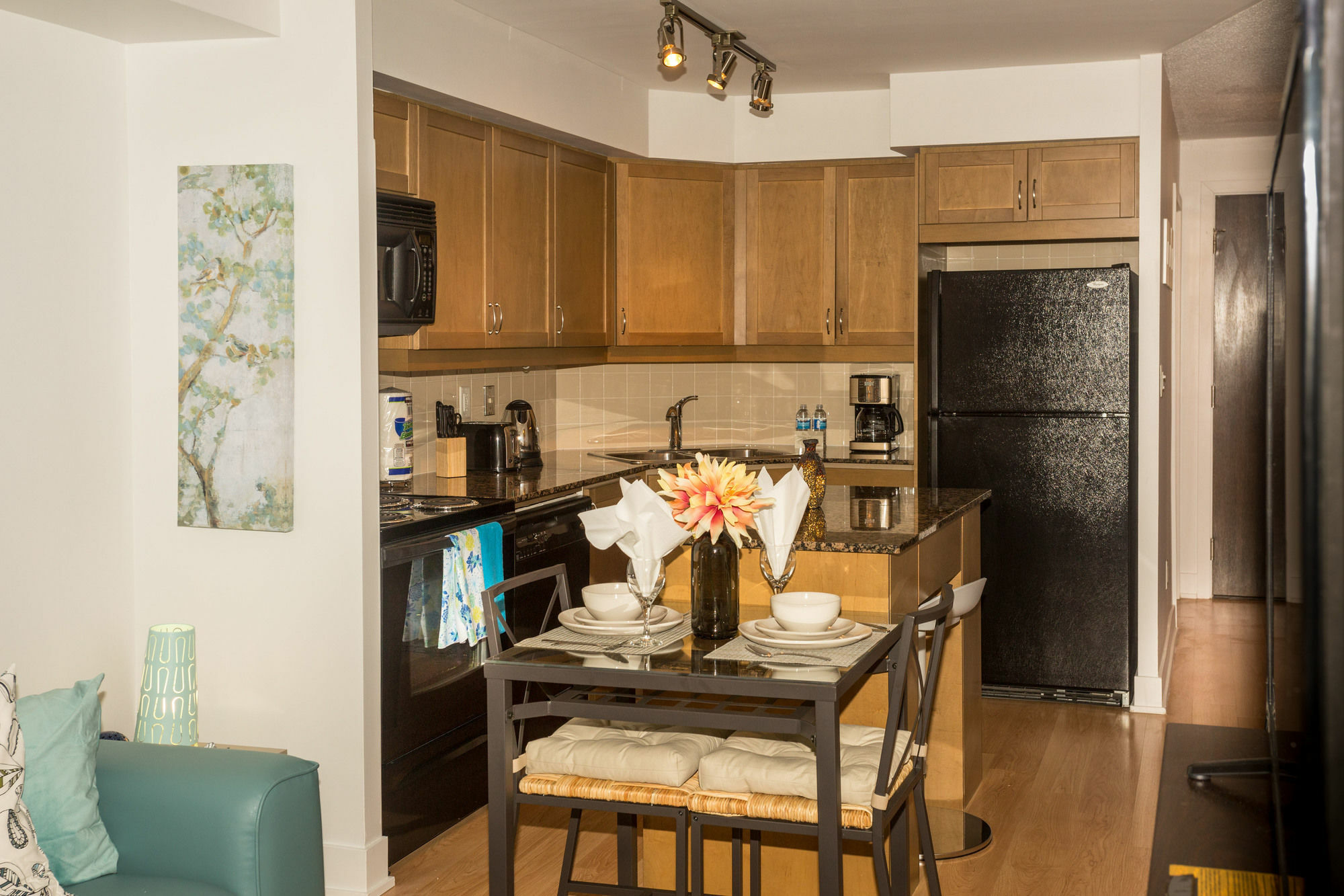 Red Maple Suites - Blue Jays Way Торонто Екстериор снимка